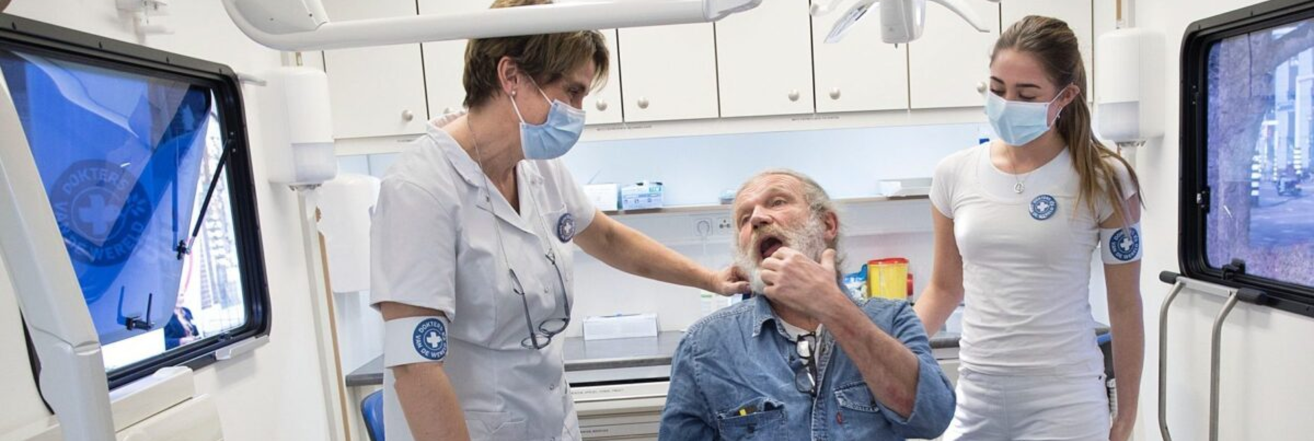 Dentists helping a man for free